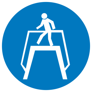 Знак на пленке светоотражающий M-12 «Переходить по надземному переходу»