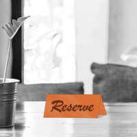 Табличка «RESERVED» 150х70 мм в сложении из цветного пластика